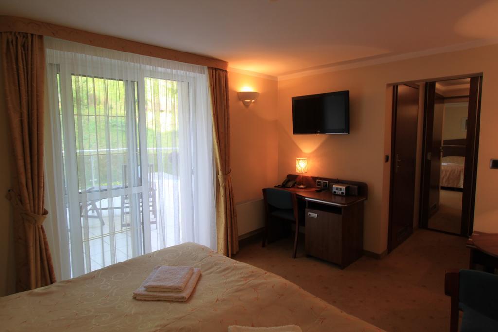 Hotel Willa Pod Skrzydlami Międzybrodzie Bialskie Exterior foto