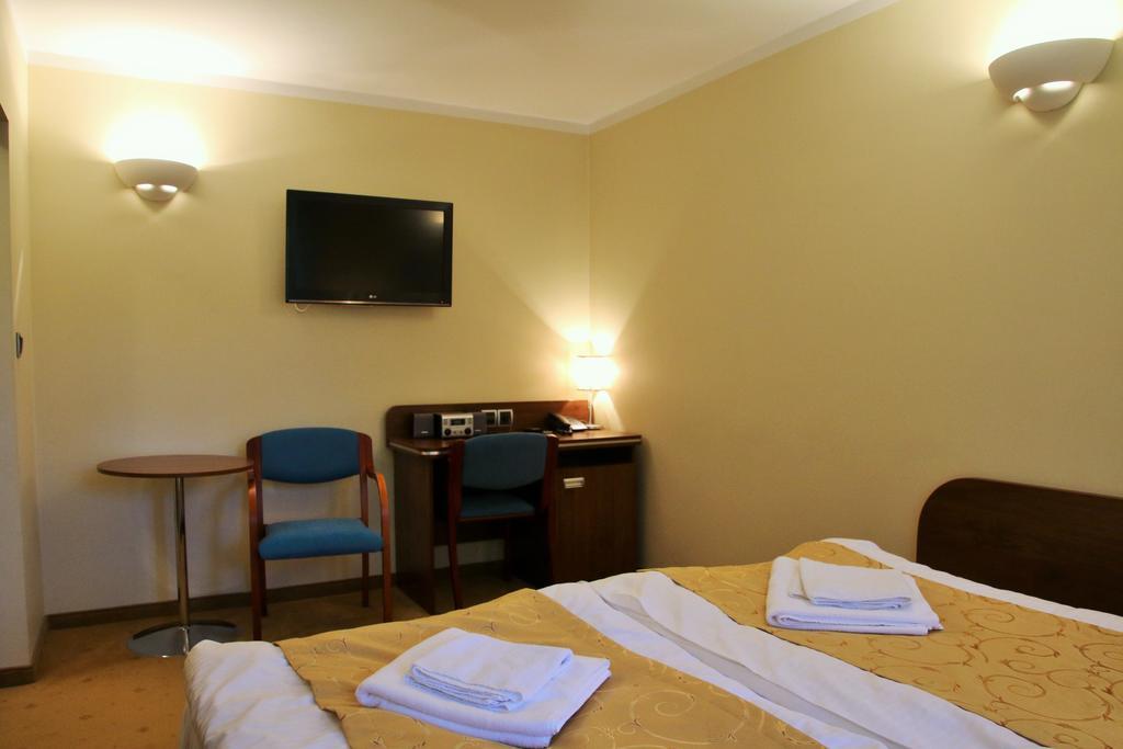 Hotel Willa Pod Skrzydlami Międzybrodzie Bialskie Exterior foto