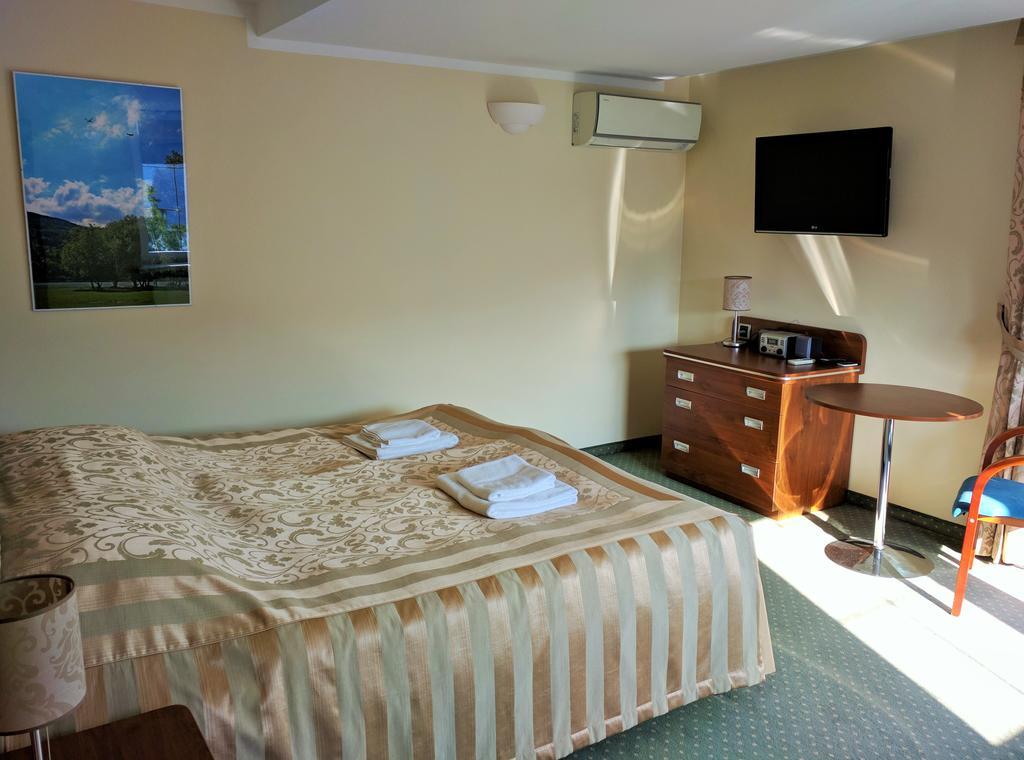 Hotel Willa Pod Skrzydlami Międzybrodzie Bialskie Exterior foto