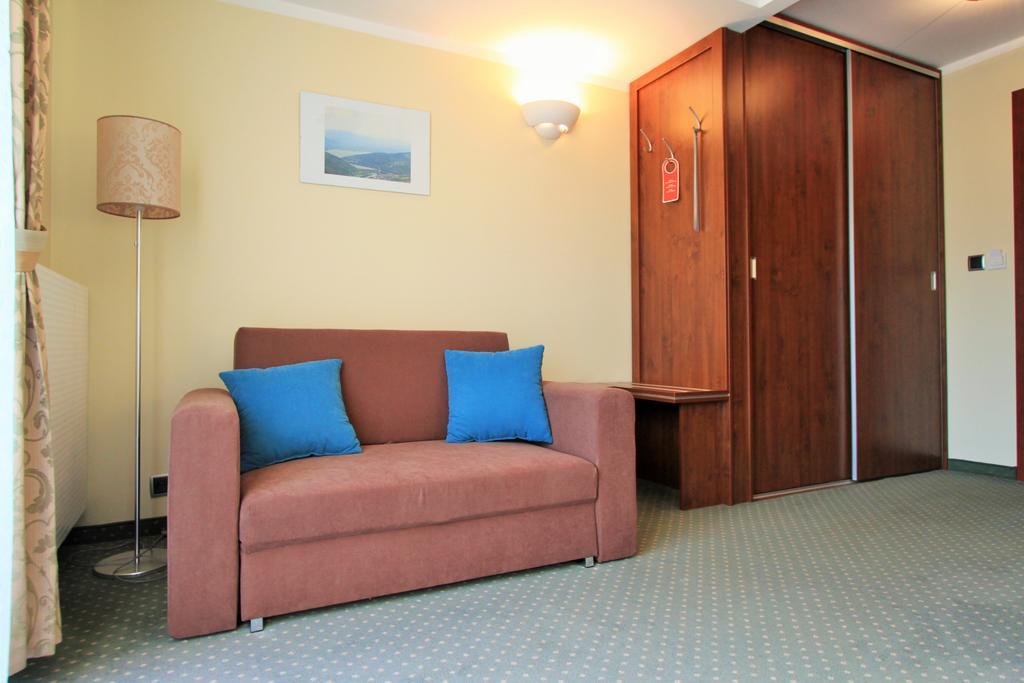 Hotel Willa Pod Skrzydlami Międzybrodzie Bialskie Exterior foto